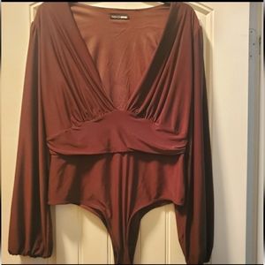 Brown  V- neck body suit Fashion Nova fits like a 1x